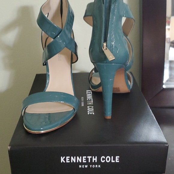 Sandals - Picture 3 of 3